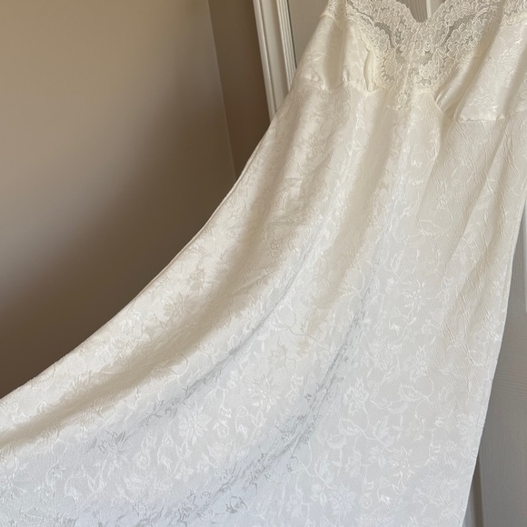 Vintage Silky Elegant White Lace Slip Dress with flower print detail and lace - Picture 4 of 6